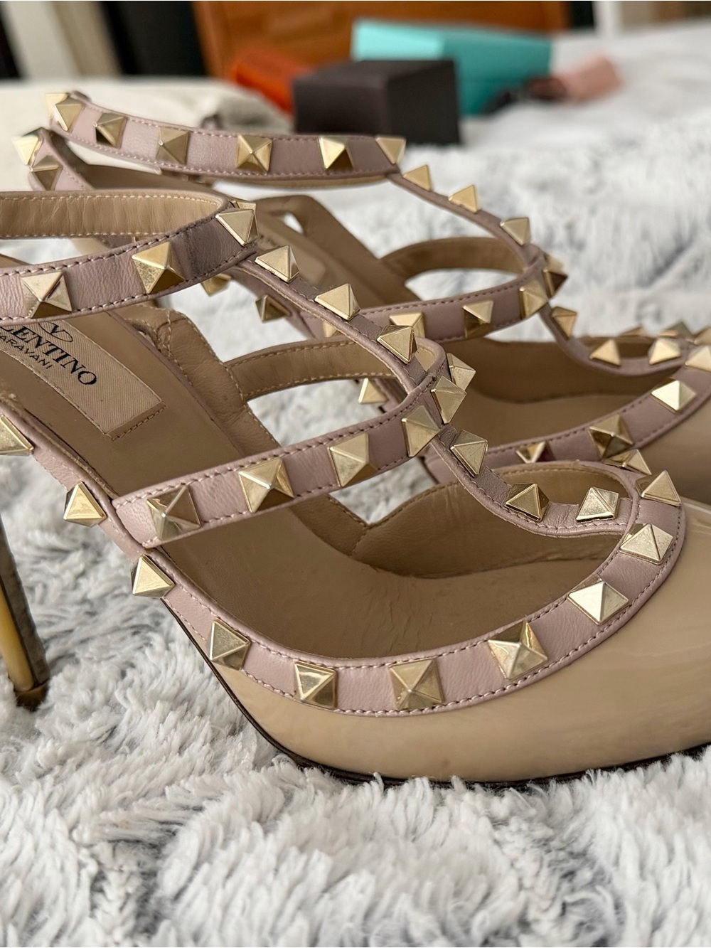 Valentino Nude Patent Rockstud T-Strap Pointed Pumps - Picture 2 of 6